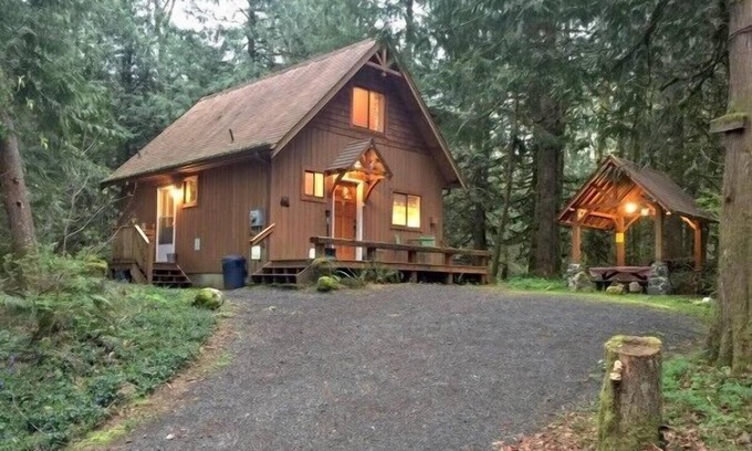 Maple Falls House | Mt. Baker Lodging Cabin 67 - Sleeps 5!
