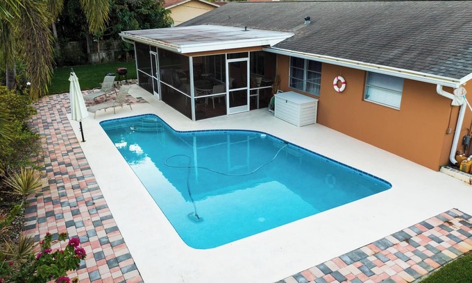 Lake Worth House | Mt Irvine Resort-Pool home/Close Beach/Equestrian