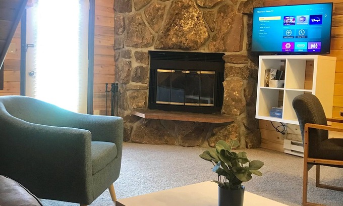 Silvercreek Condo | Mt Loft-Views-Resort-Pool-Hot tub-Near RMNP & WP