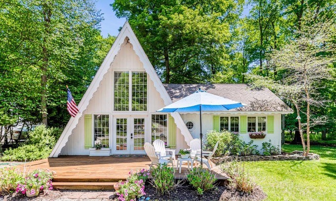 Charlevoix House | Mt McSauba A Frame Cottage
