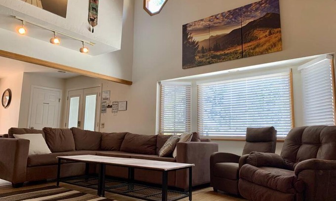Whispering Forest House | Mt Shasta Cabin Retreat