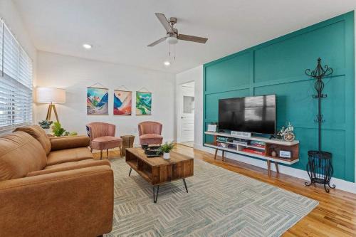 Downtown House | MTB Haven Minutes to Coler and Downtown