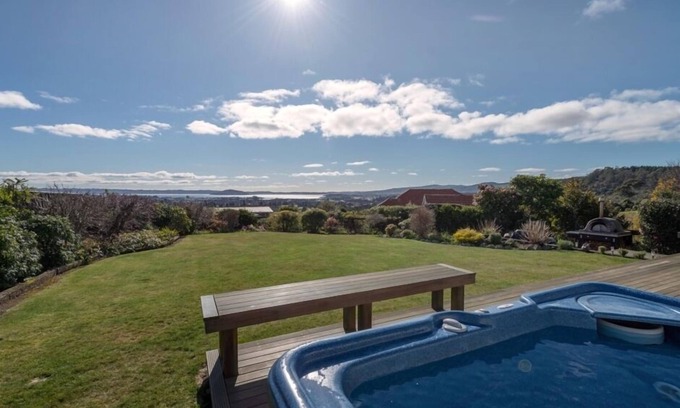 Rotorua House | MTBers Paradise! Amazing views! Ride to the Forest