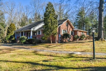 Hendersonville House | Mtn bikers, families, work groups w/pond/fishing/firepit/pingpong