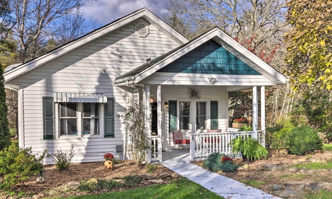Newland Cottage | Mtn Cottage w/Fire Pit in Newland!