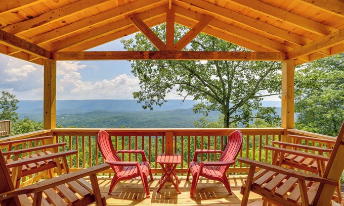 Flat Rock House | Mtn-View Gem: Flat Rock Retreat w/Deck & Grill!