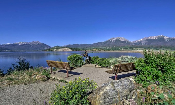 Dillon Apartment | Mtn Views and Hot Tub Access Lake Dillon Retreat