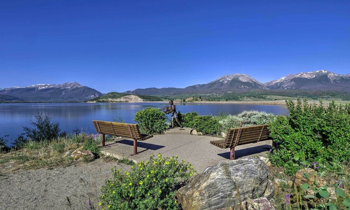 Dillon Condo | Mtn Views & Hot Tub Access: Lake Dillon Retreat