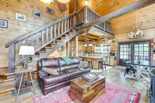 Franklin House | Mtn Views, Yard, and Fire Pit Multi-Level Cabin
