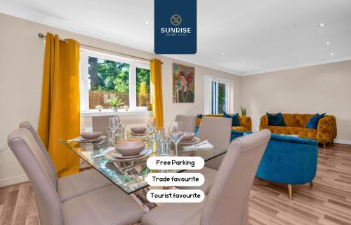 Glenisla House | MUIRTON HOUSE - INVOICE and REDUCED PRICE only via SUNRISE SHORT LETS DUNDEE, 4 Bed House, 4 Car Driveway, 2 Bathrooms, Smart TVs in every room, Fully Equipped Kitchen, Large Dining and Living Space, Rear Garden, Free WiFi, Mid to Long Stay Rates