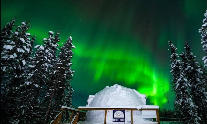 Pleasant Valley Villa | Mulchatna Igloo: Reindeer Walking Path and Aurora