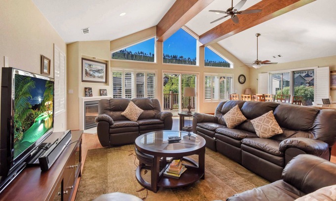 Mountain View Estates House | Mule Meadows | Classy, Split level South Tahoe home!