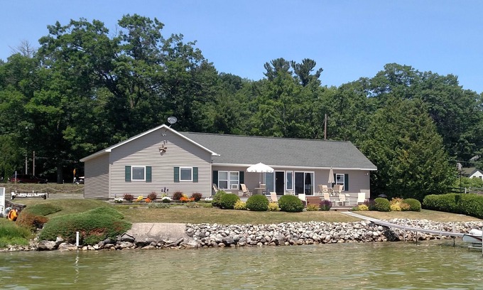 Topinabee House | Mullett Lake/ON WATER, private, boat & jetski lifts; AUG & SEP '22 now OPEN!