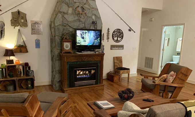 Morganton House | Multi- Family Getaway nestled in the mountains on the river