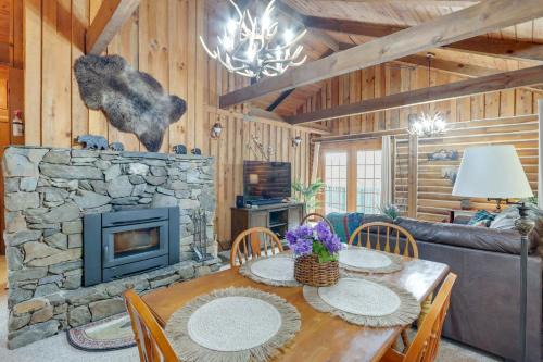 Unaka House | Murphy Cabin with Views Less Than 1 Mi to Hiwassee Lake!