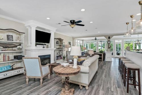 Leesville House | Murray Shores Getaway - Kayaks - Sea-Doo for Rent