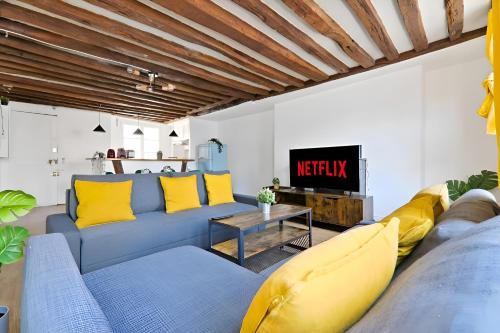 Saint-Thomas-d'Aquin Apartment | Musee du Louvre 5 Luxurious Apartment 1 BR-6P Free Netflix
