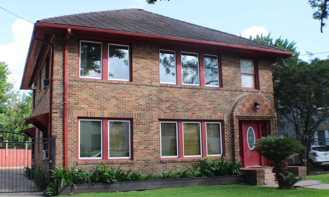 South Central Houston Apartment | Museum Dist - Sunny 2Br/1Ba king bed FREE park