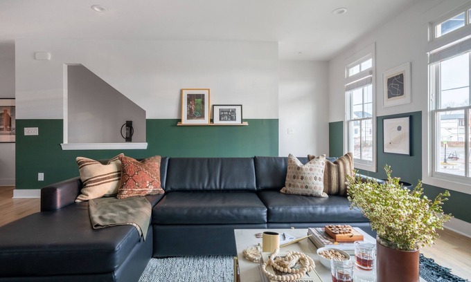 East Bank Apartment | Musgraves & Twain by AvantStay | 2 Unit Buyout w/8BR in Heart of Nashville