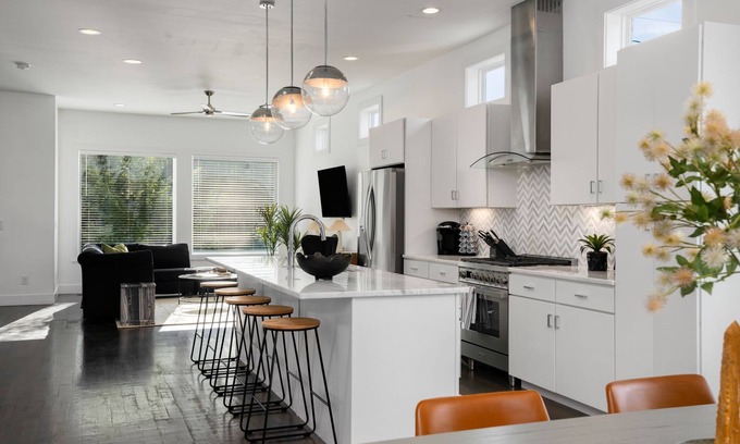 Berry Hill House | Music City Dream-Spacious w/7 Beds, Balcony, Fire