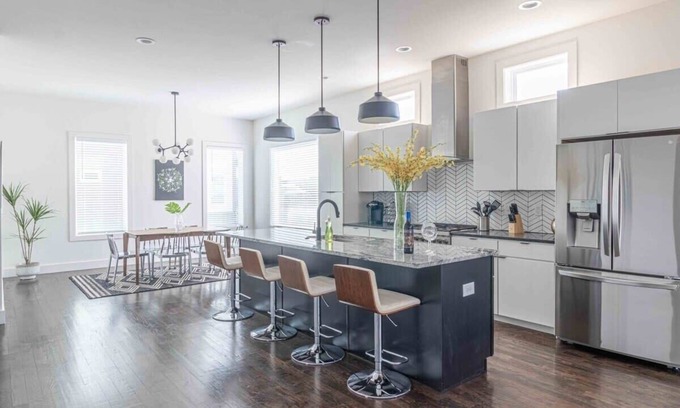 Berry Hill House | Music City Home with 5 Beds /4 Bedrooms + Balcony