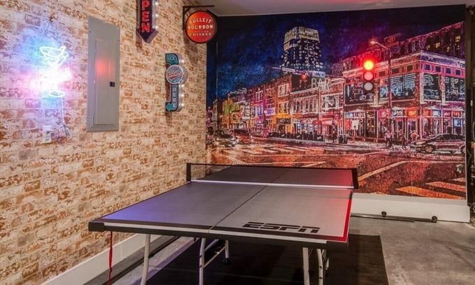 Hadley - Washington House | Music Themed Rooftop Deck & Game Room in Nashville