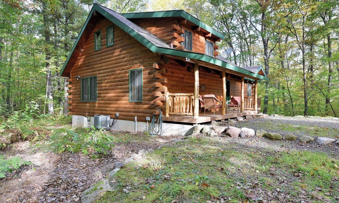 Hayward Cabin | Muskie Ridge- beautiful and rustic 3 bedroom cabin near the Chippewa Flowage.