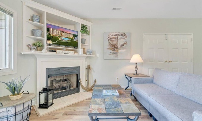 Huddleston Apartment | MV70 - 2 Bedroom condo at Mariners SML