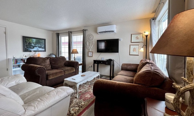 Baker City House | MVH - Your Home Away From Home! Cute 3 bedroom, Pet Friendly