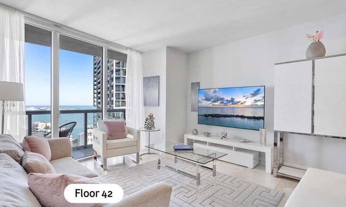 Downtown Miami Apartment | MVR - Ocean & River Views, Boutique Apt, SPA, Pool