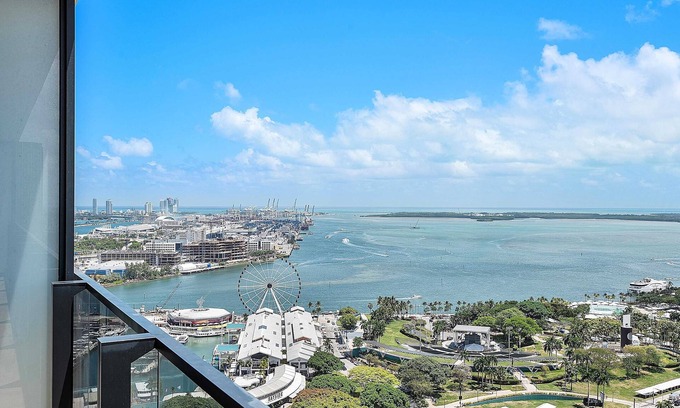 Downtown Miami Apartment | MVR - Wake Up to Miami-s Most Iconic Views