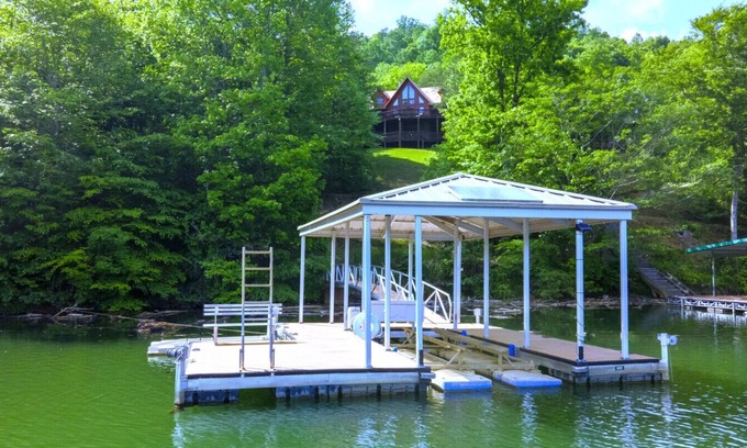 Tazewell House | My Happy Place - Lakefront cabin