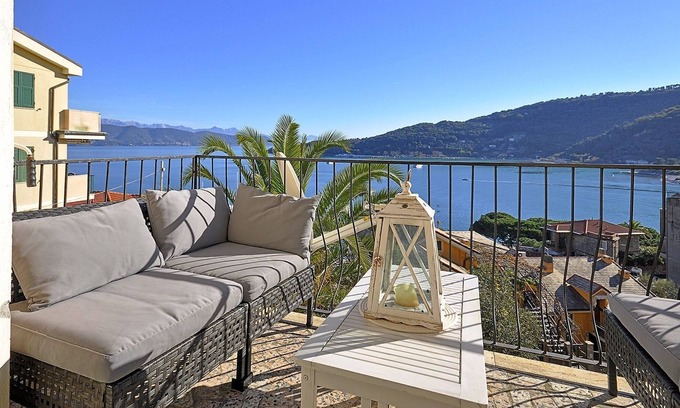Portovenere Apartment | My Rental Homes - Casa Venere with terrace, sea view and private garage