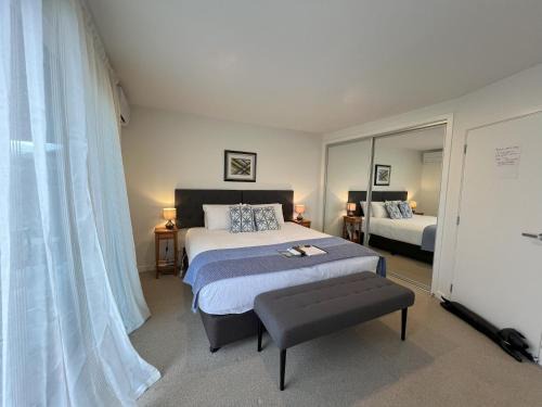 Lake Hayes Cabin | MyHolidays, Shotover, Delux Ensuite rooms