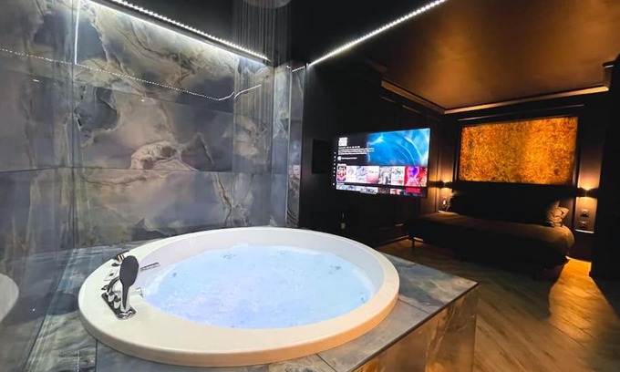 Vauvert Apartment | myinsolite-l'onyx