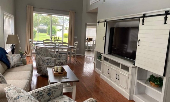 Red Hill Condo | Myrtle Beach Townhome on Legends Golf & Resort