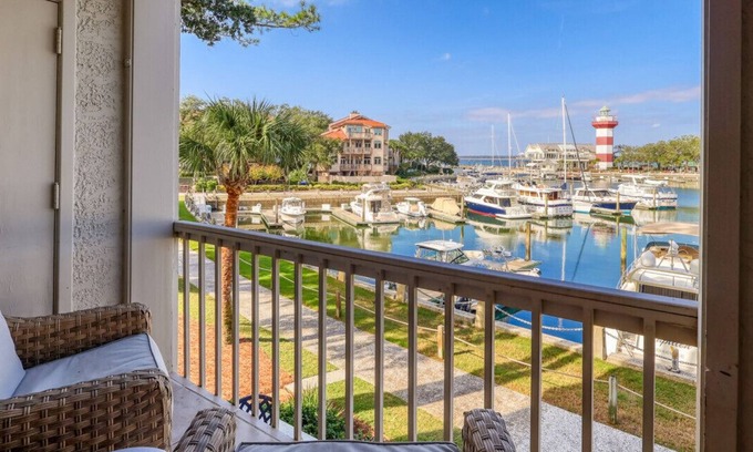 Harbour Town Condo | MyStay at 1027 Caravel Ct. - Iconic Harbour Town Lighthouse View & Pool Access!