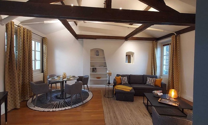 Les Iles Apartment | Mystic Marais Apartment - Steps to Seine
