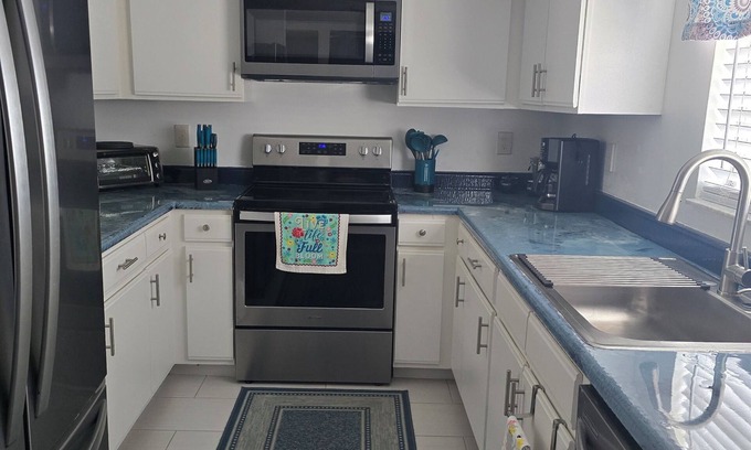 Englewood South Condo | n Come out and enjoy a tropical paradise by the gulf.