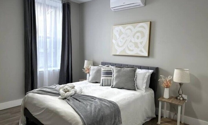 Albany Apartment | N E W Spacious Prime DT 1 Bedroom Apt w Office
