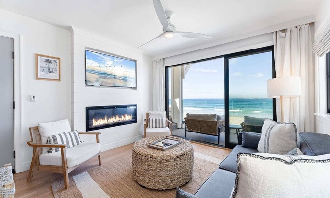 Mission Beach House | N Oceanfront Masterpiece with Rooftop & Hot Tub