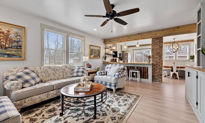 Benton Harbor House | N Shore Bungalow-Close to St Joe, beaches, golf, wineries, 45 min to Notre Dame
