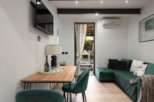 Santa Maria Novella Apartment | Nadia's Lovely Home - WITH PRIVATE GARDEN AND JACUZZI