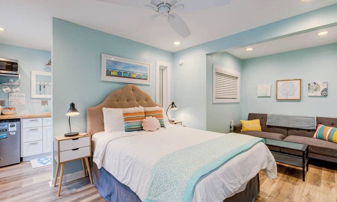 Nags Head Apartment | Nags Head Retreat- Walk to beach and sound, bikes and beach chairs included!