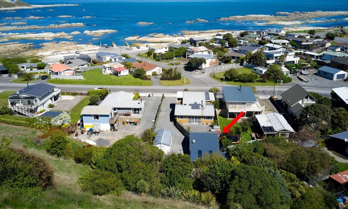 South Bay House | Nan's Bach - Kaikōura Holiday Home