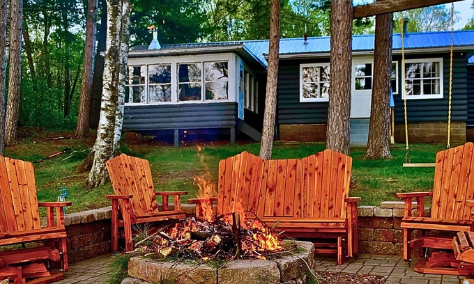 Phillips Cabin | Nana and Boppy's at the Lake, 4 Beds, Beautiful Sunsets