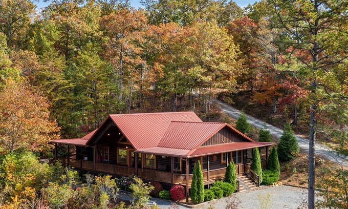 Bryson City Cabin | Nantahala Nights, sleeps 9, hot tub, arcade games, with Smoky Mnt Views!