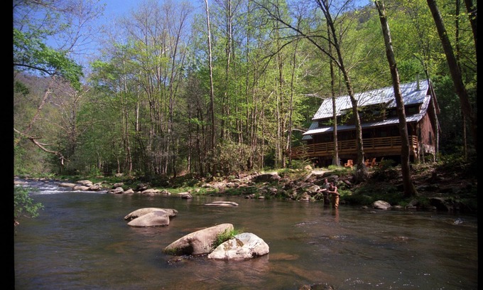 Topton Cabin | Nantahala Riverfront Cabin near NOC and Bryson City