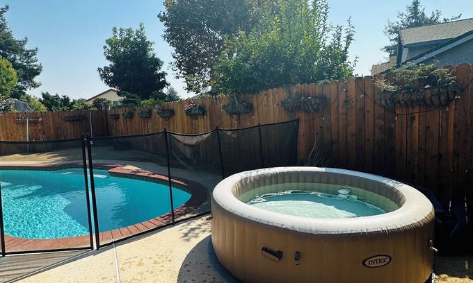 American Canyon House | Napa Valley home with a HOT TUB & POOL! Sleeps 12! Pets welcome!