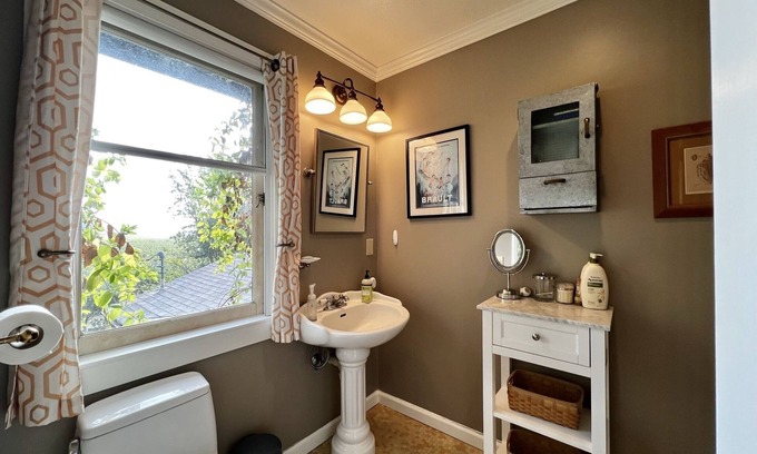 Calistoga House | Napa Valley Oasis - Fully furnished large home rental for lease!